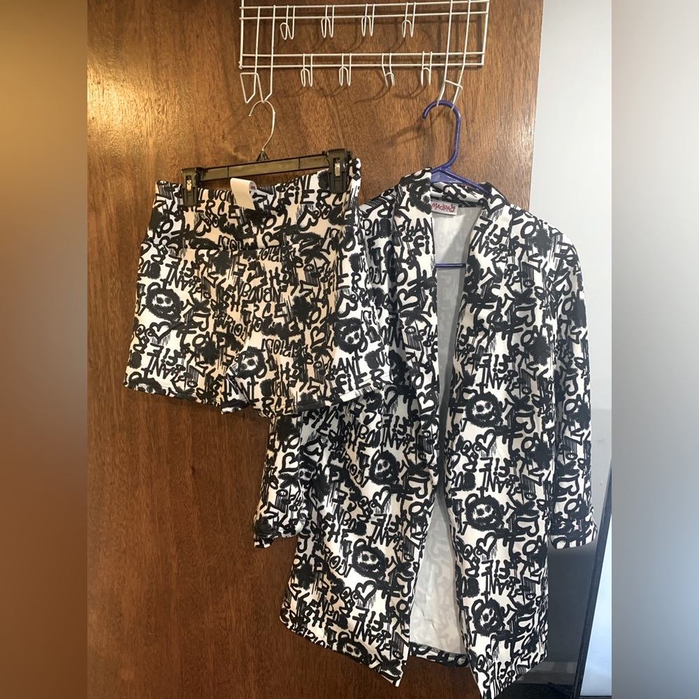 Short black & white print suite set